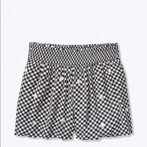 VS PINK SMOCKED SHORTS🌼 - Picture 3 of 3